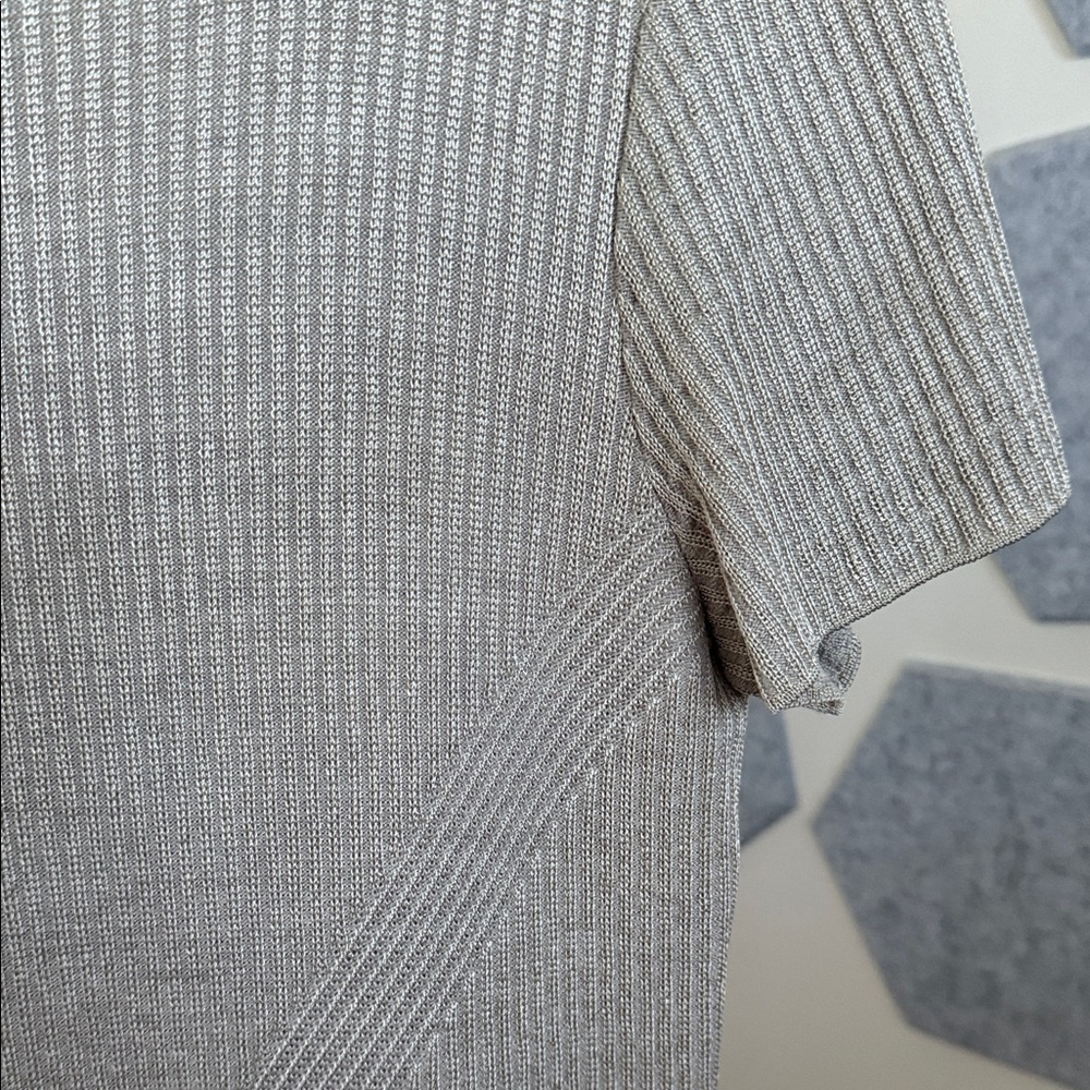 St. JOHN Ribbed WOOL Short Sleeve Top - Picture 9 of 9